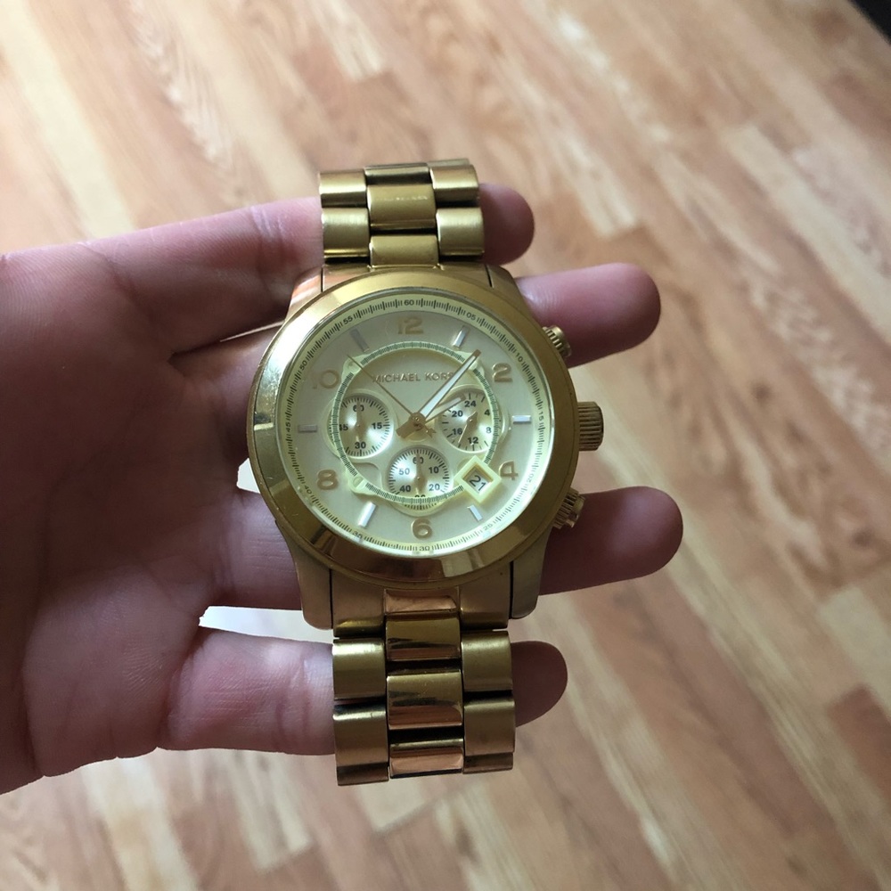 SOLD🌟 LIKE NEW 🌟 MK Chronograph Runway Gold-Tone - Picture 4 of 6